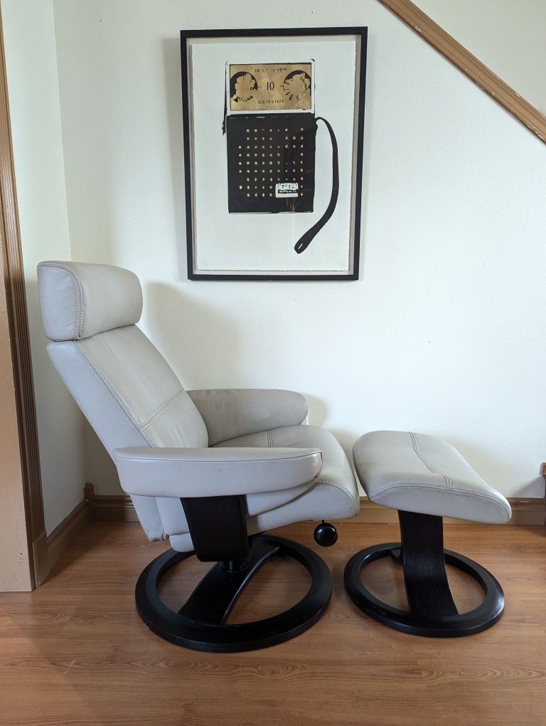 IMG by Ekornes Stressless Gray Leather Lounge Chair Recliners & Ottomans