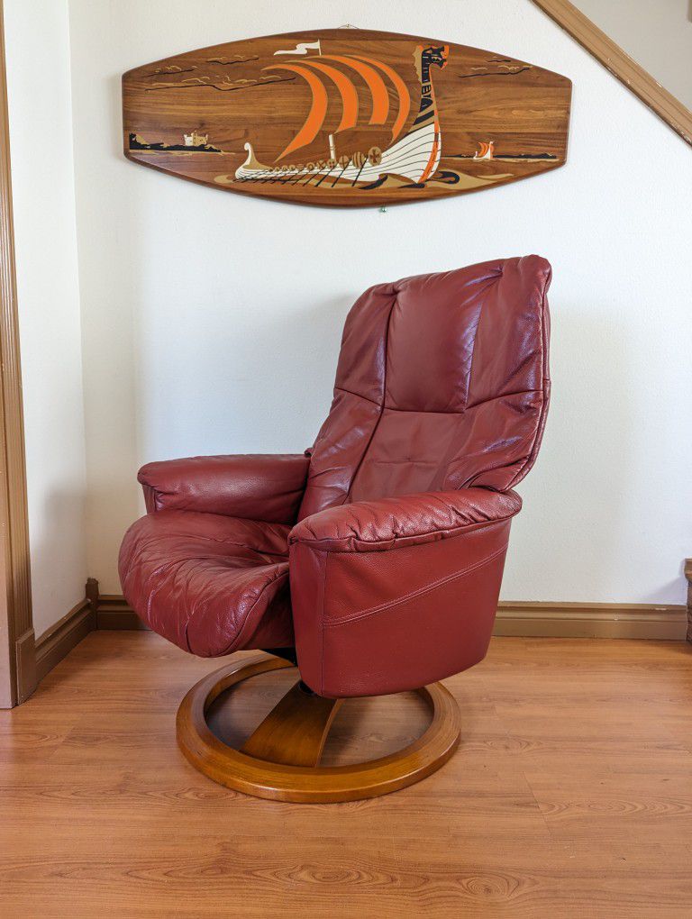 Large Ekornes Stressless Style Leather & Teak Lounge Chair Recliner & Ottoman by IMG of Norway