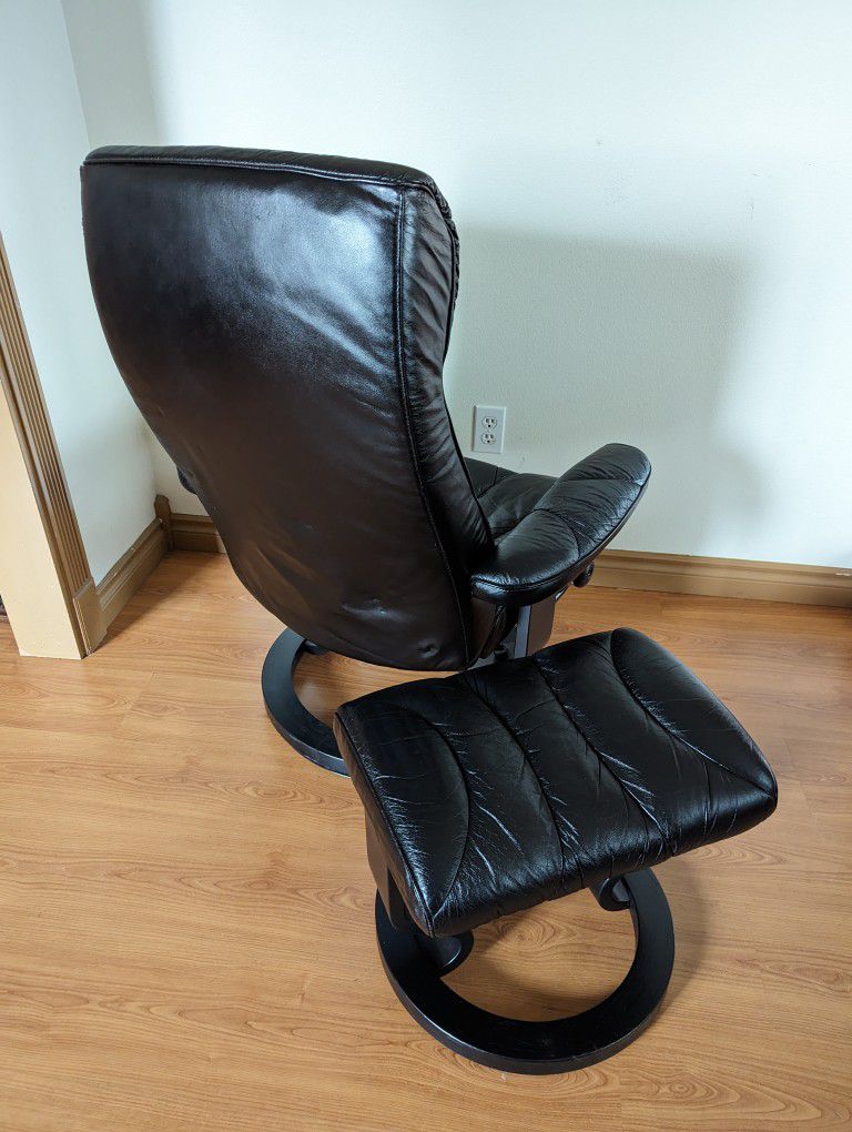 Ekornes Stressless Black Leather Lounge Chair Recliner & Ottoman