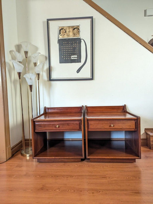 Solid Wood Mid Century Modern Pair of Nightstands by Heywood Wakefield