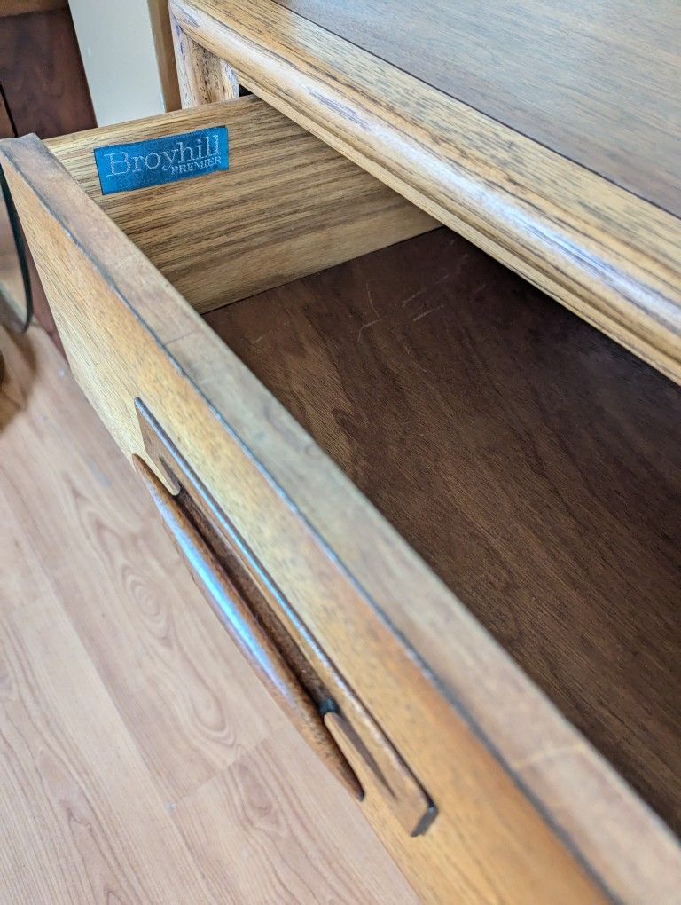 Mid Century Modern Vintage Broyhill Emphasis 9 Drawer Walnut Dresser