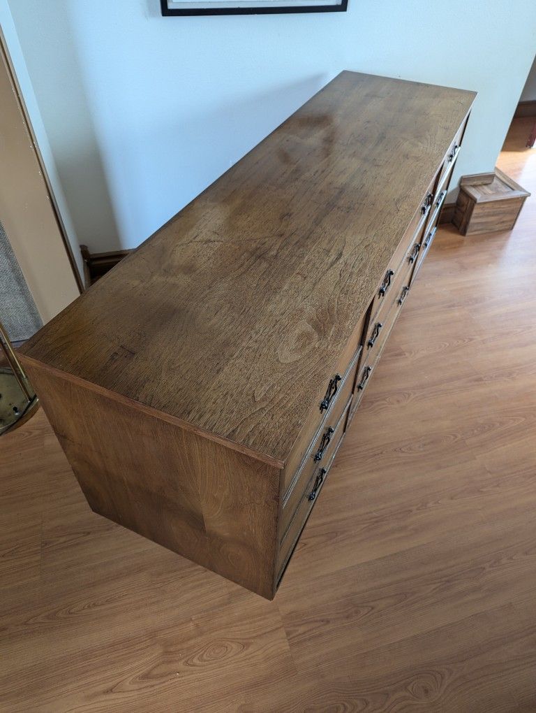 Mid Century Modern Dixie 9 Drawer Lowboy Dresser