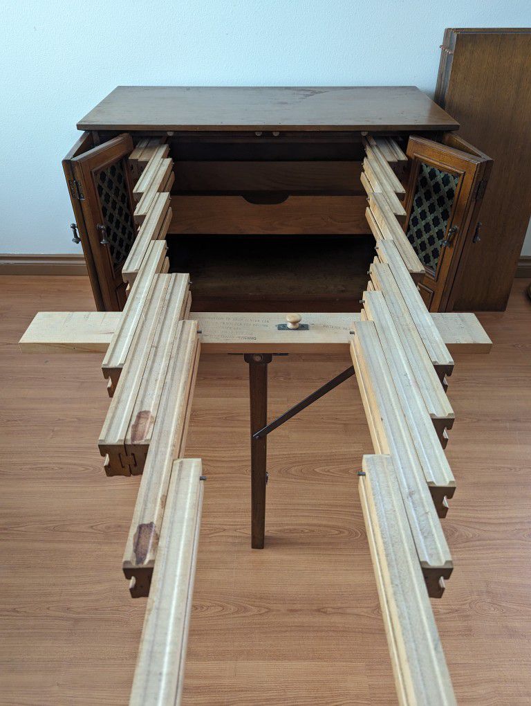 Mid Century Vintage Drexel Esperanto Expanding 6 Leaf Dining Table