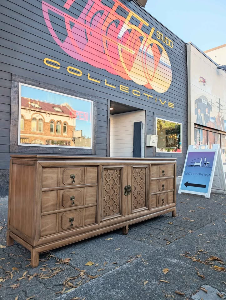 MCM Thomasville Tamerlane 9 Drawer Lowboy Dresser / Credenza