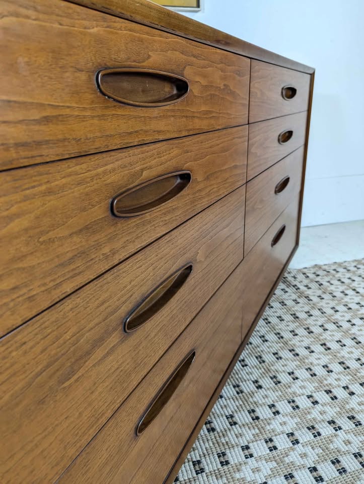 Stunning MCM Henredon Circa '60 Eight Drawer Walnut Dresser
