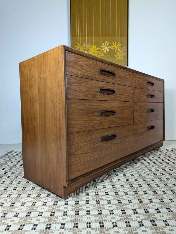 Stunning MCM Henredon Circa '60 Eight Drawer Walnut Dresser