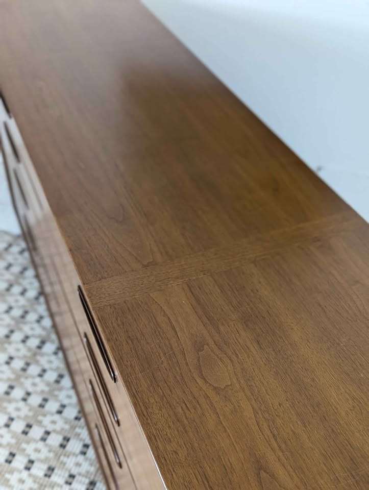 Stunning MCM Henredon Circa '60 Eight Drawer Walnut Dresser