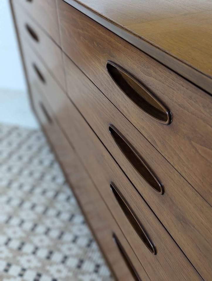 Stunning MCM Henredon Circa '60 Eight Drawer Walnut Dresser