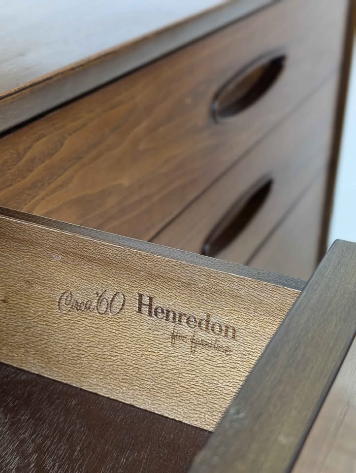 Stunning MCM Henredon Circa '60 Eight Drawer Walnut Dresser