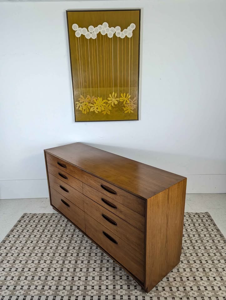Stunning MCM Henredon Circa '60 Eight Drawer Walnut Dresser