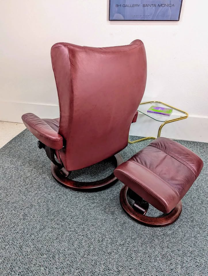 Ekornes Stressless Leather Lounge Chair Recliner & Ottoman