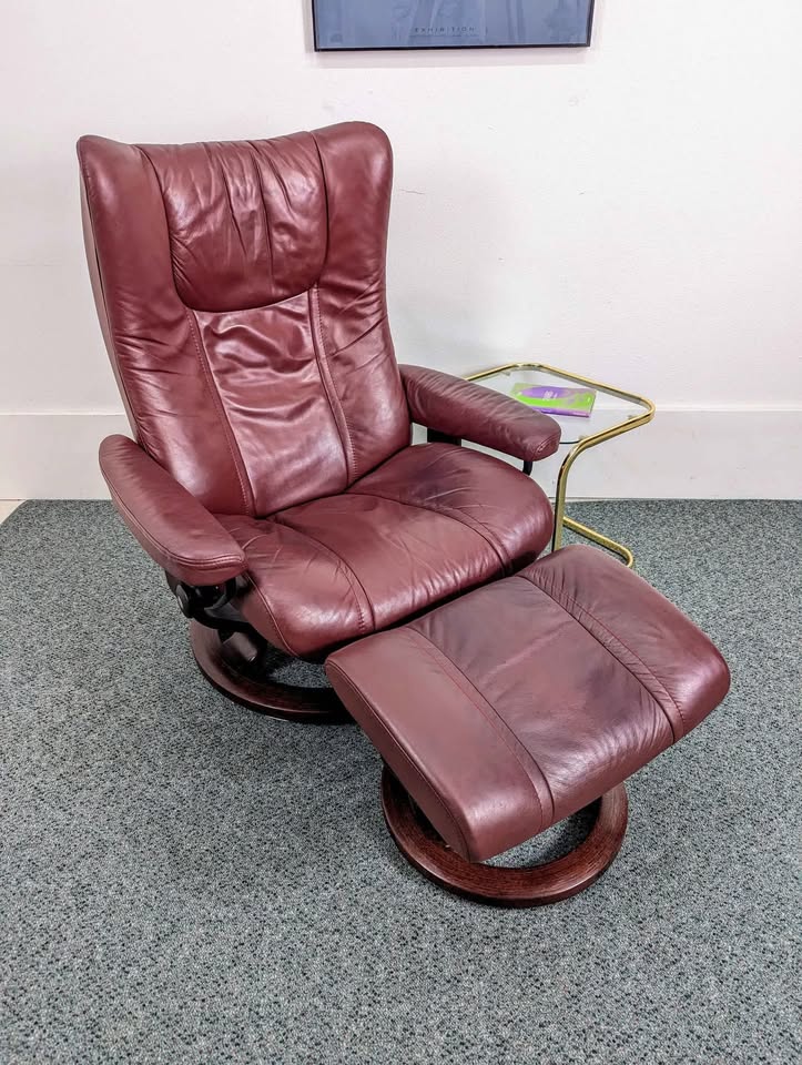 Ekornes Stressless Leather Lounge Chair Recliner & Ottoman