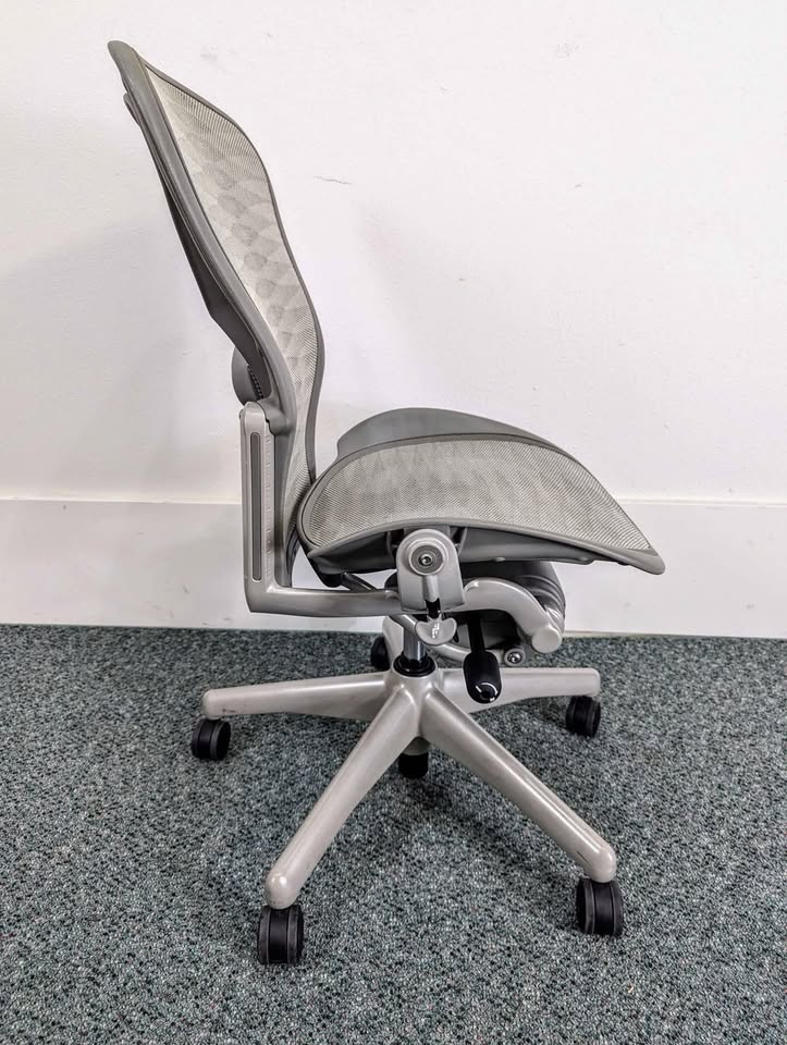 Herman Miller Aeron Size B Medium Office Desk Chair