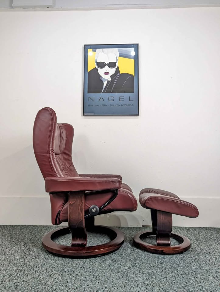 Ekornes Stressless Leather Lounge Chair Recliner & Ottoman