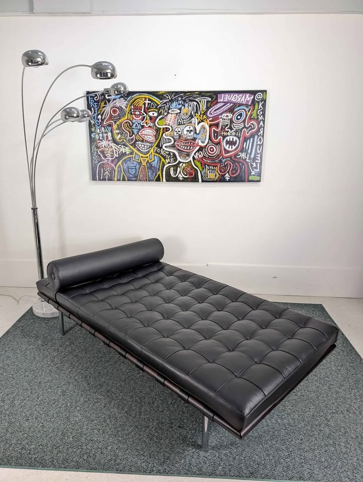 New Top Grain Italian Leather Barcelona Daybed Replica