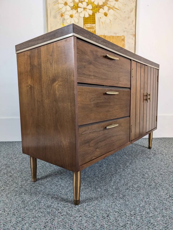 Mid Century Modern Walnut Credenza Buffet