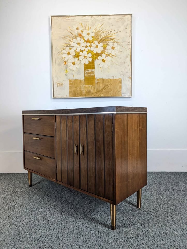 Mid Century Modern Walnut Credenza Buffet