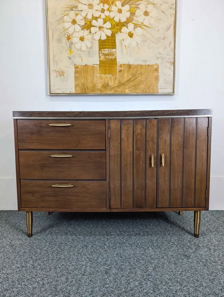 Mid Century Modern Walnut Credenza Buffet