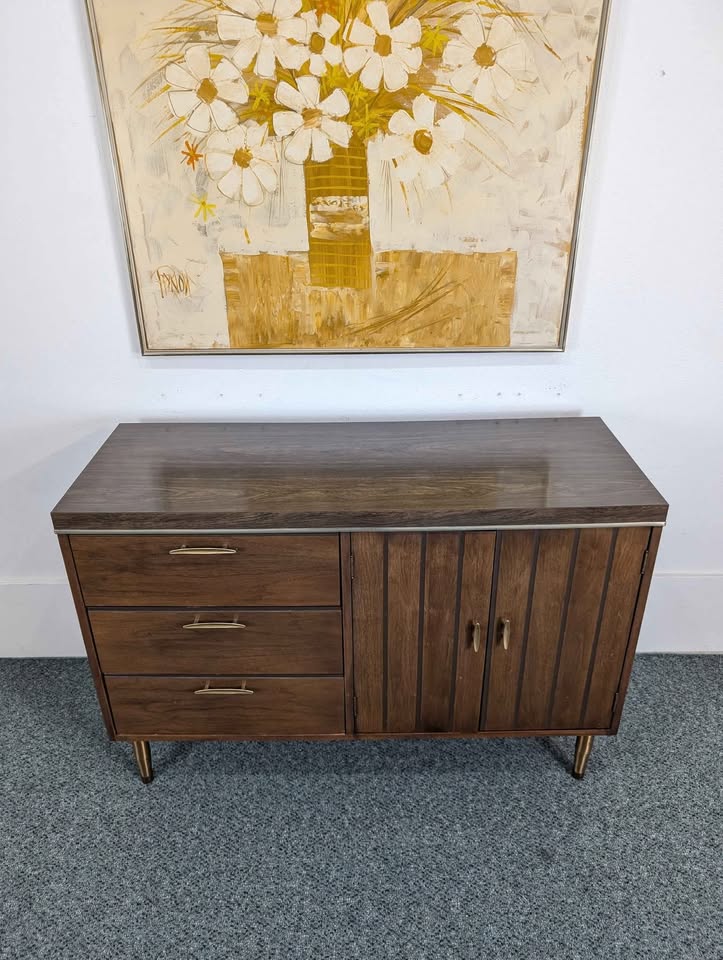 Mid Century Modern Walnut Credenza Buffet