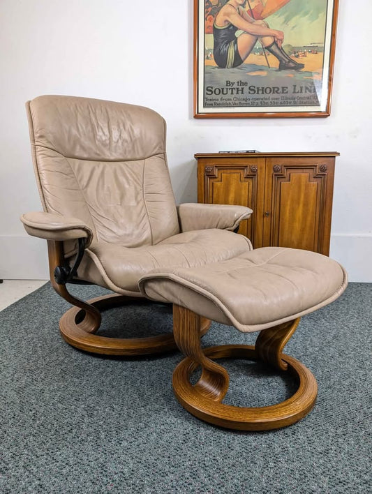 Ekornes Stressless Tan Leather Lounge Chair Recliner & Ottoman