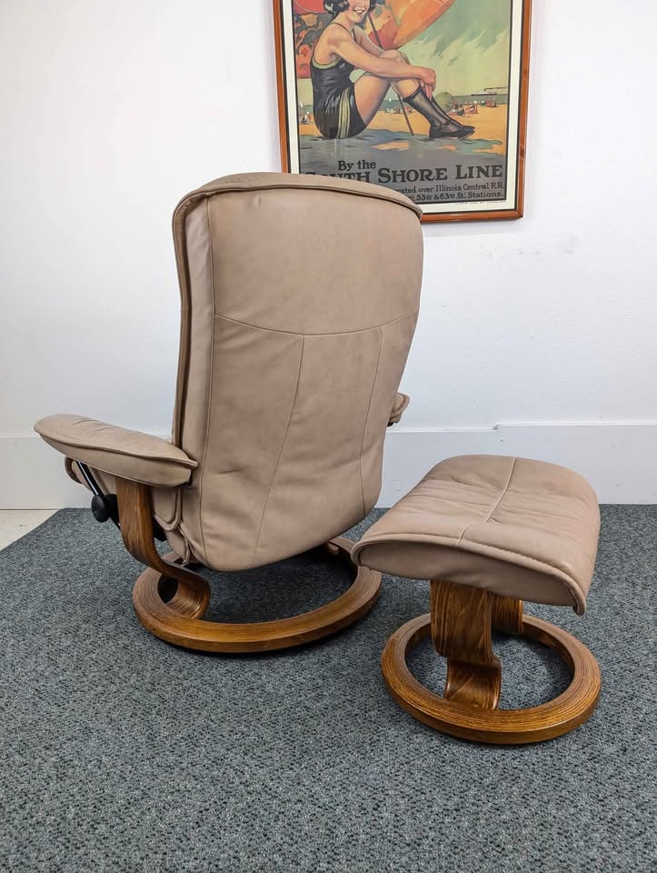 Ekornes Stressless Tan Leather Lounge Chair Recliner & Ottoman