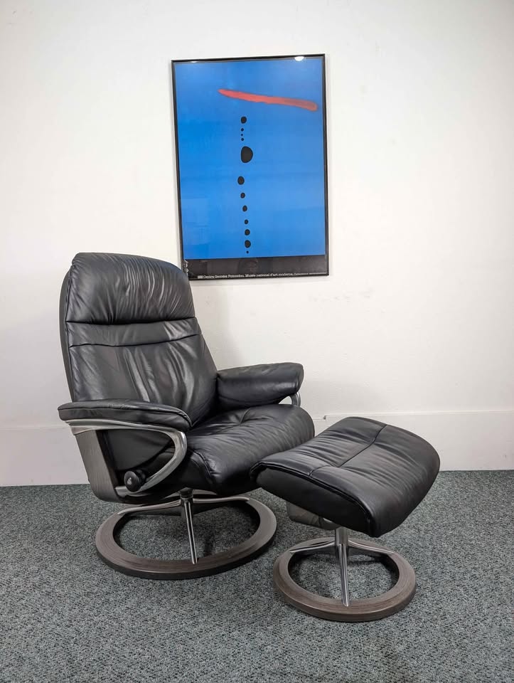 Ekornes Stressless Black Leather Lounge Chair Recliner & Ottoman