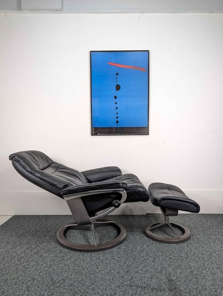 Ekornes Stressless Black Leather Lounge Chair Recliner & Ottoman