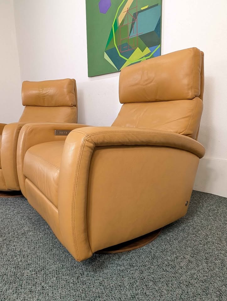Beautiful Pair of Powered Leather Recliners by American Leather