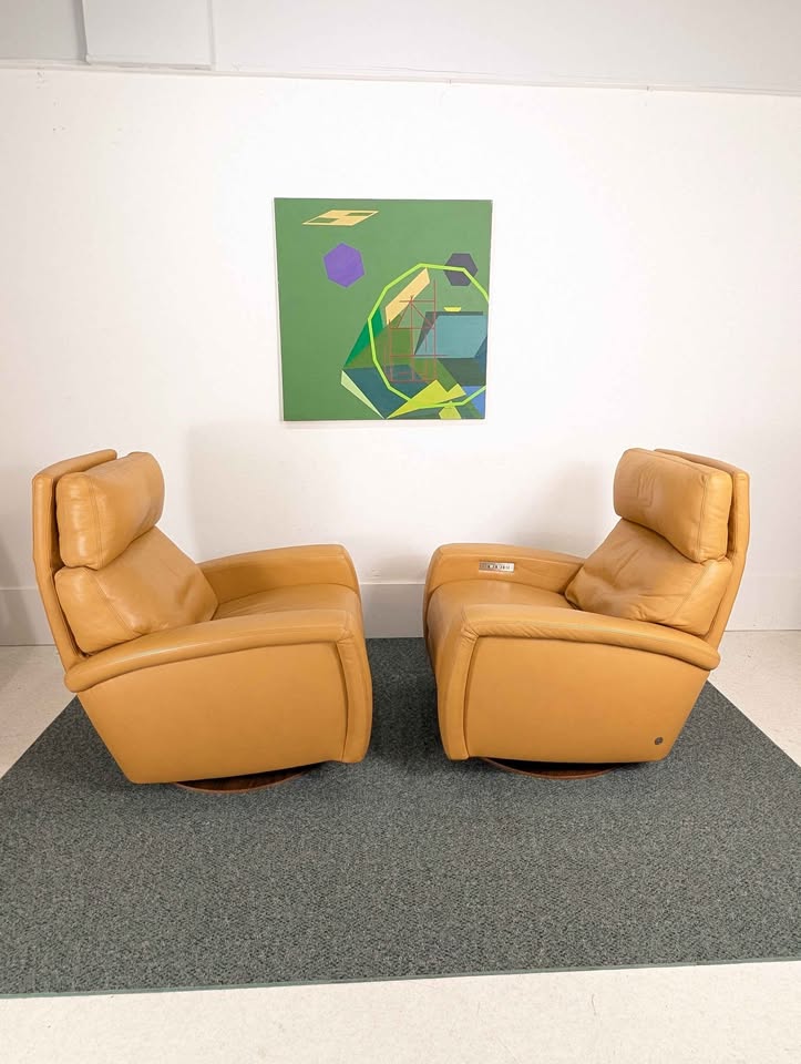 Beautiful Pair of Powered Leather Recliners by American Leather