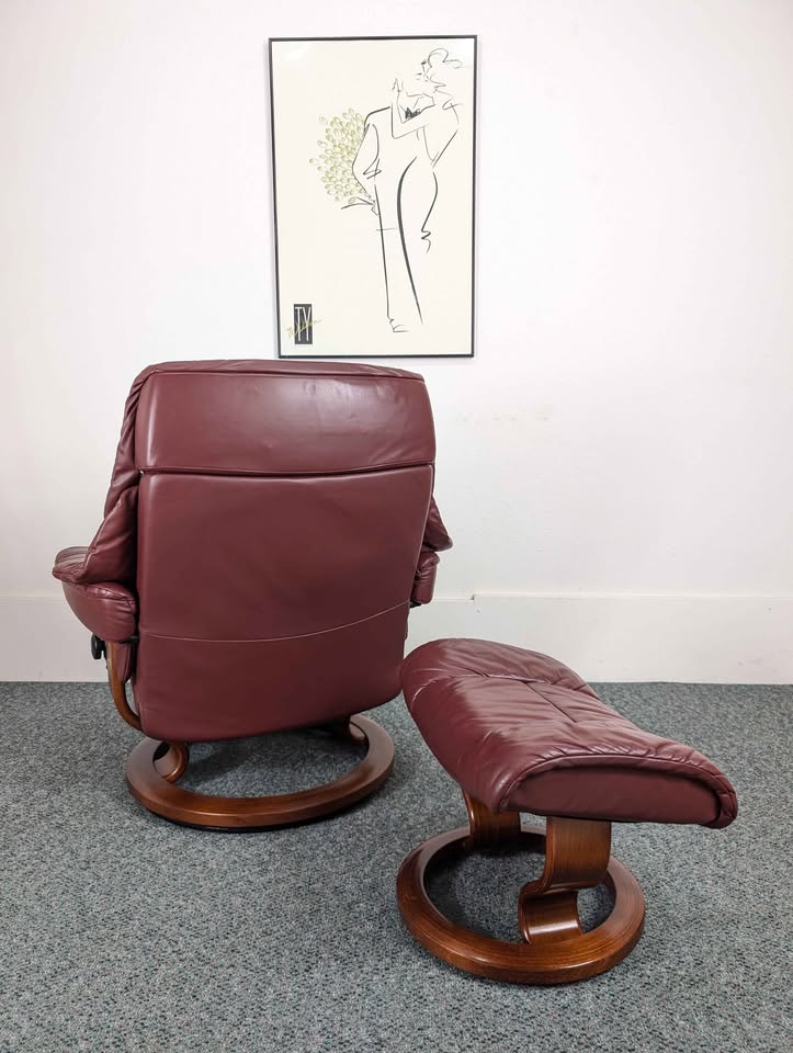 Ekornes Stressless Large Leather Lounge Chair Recliner & Ottoman