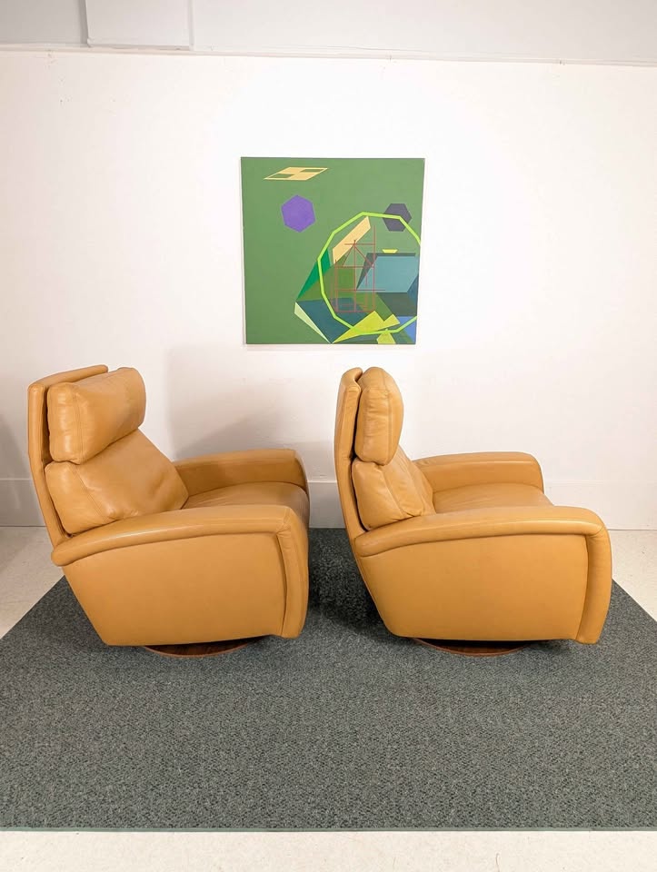 Beautiful Pair of Powered Leather Recliners by American Leather