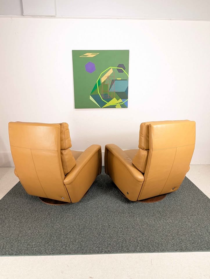 Beautiful Pair of Powered Leather Recliners by American Leather