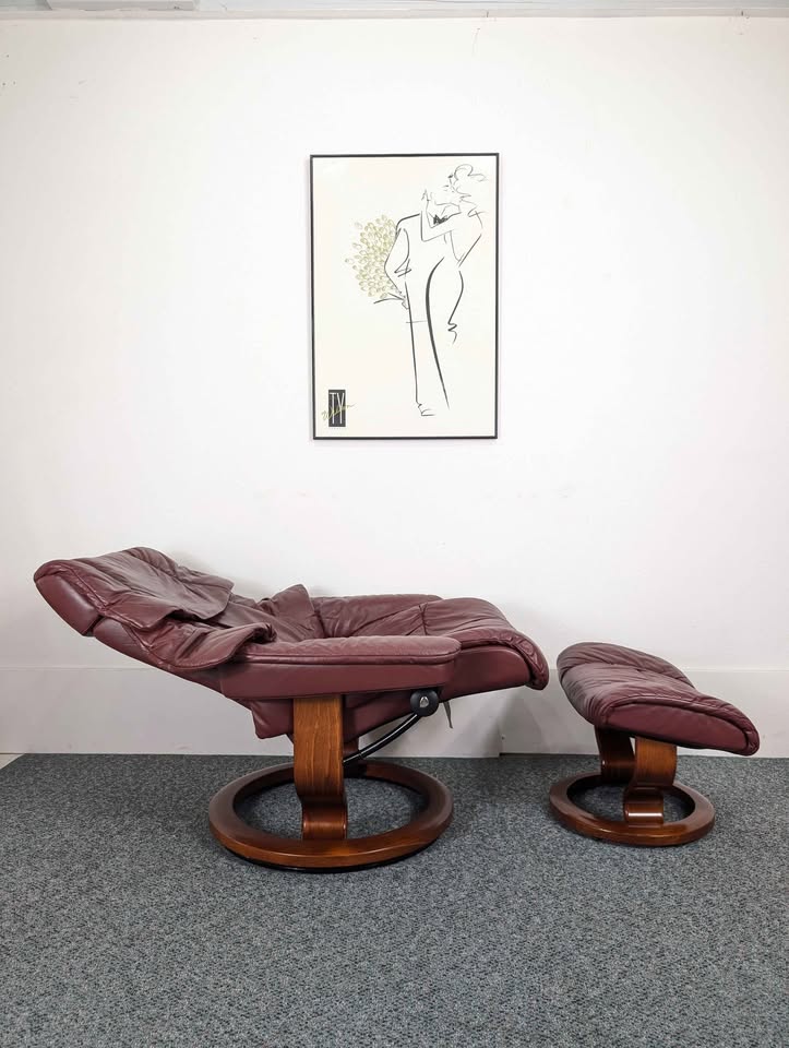 Ekornes Stressless Large Leather Lounge Chair Recliner & Ottoman