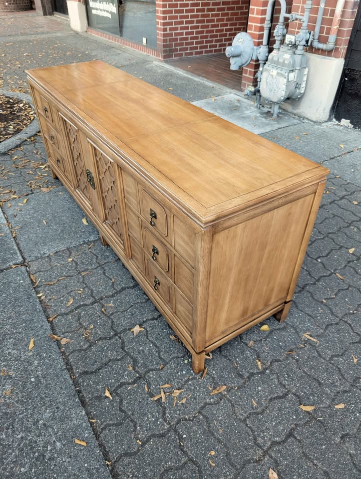 MCM Thomasville Tamerlane 9 Drawer Lowboy Dresser / Credenza