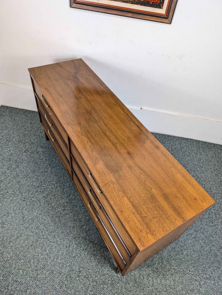 Excellent Mid Century Modern 6 Drawer Lowboy Dresser by Broyhill Lenoir