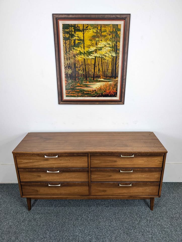 Excellent Mid Century Modern 6 Drawer Lowboy Dresser by Broyhill Lenoir
