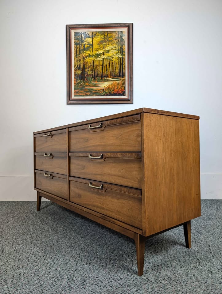 Excellent Mid Century Modern 6 Drawer Lowboy Dresser by Broyhill Lenoir