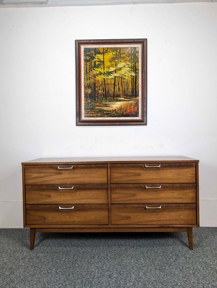 Excellent Mid Century Modern 6 Drawer Lowboy Dresser by Broyhill Lenoir