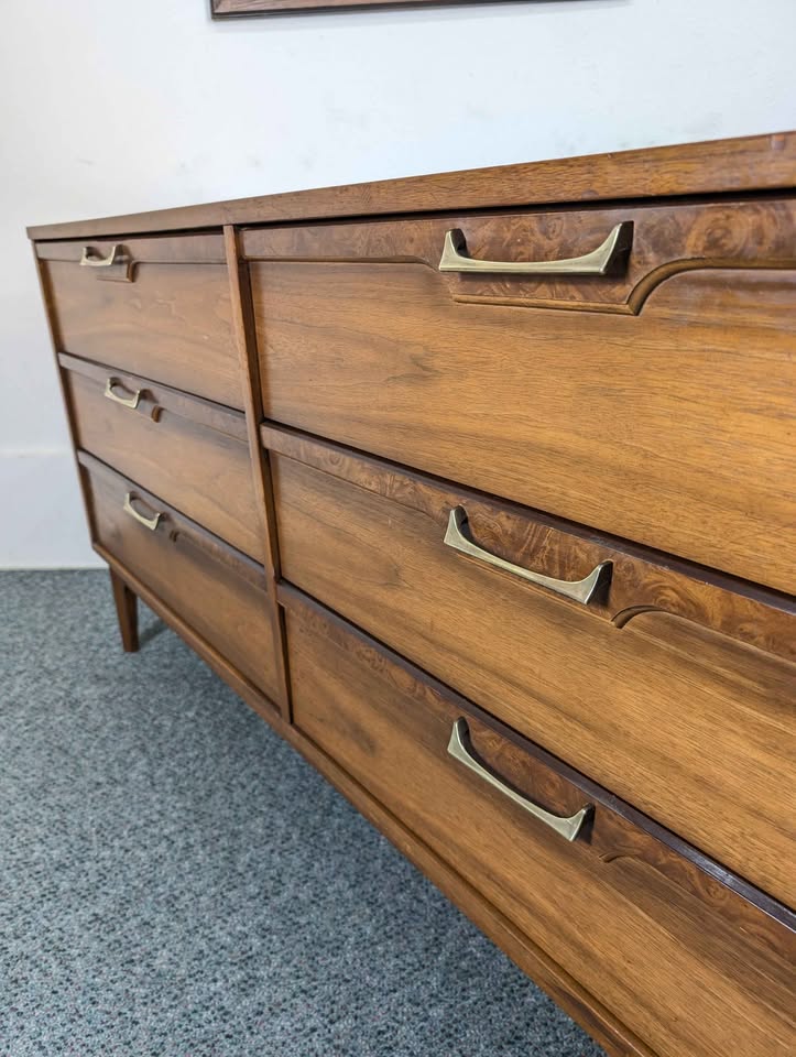 Excellent Mid Century Modern 6 Drawer Lowboy Dresser by Broyhill Lenoir
