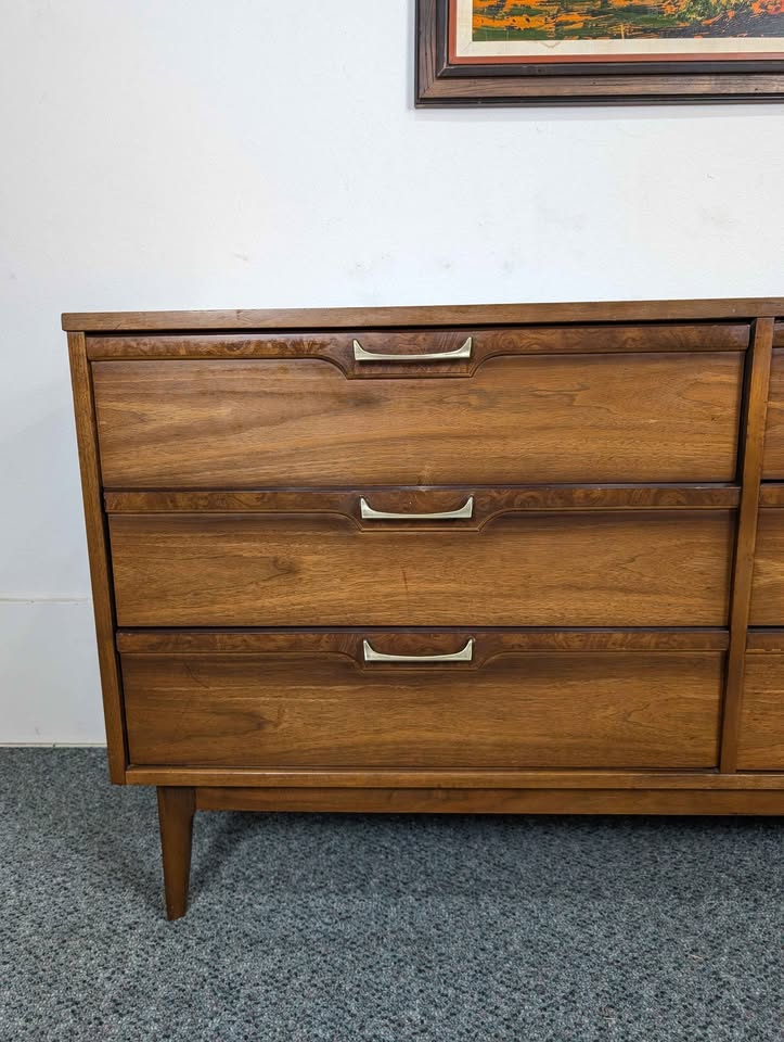 Excellent Mid Century Modern 6 Drawer Lowboy Dresser by Broyhill Lenoir