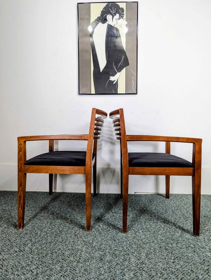 Gorgeous Pair of Ricchio Dining Chairs by Knoll