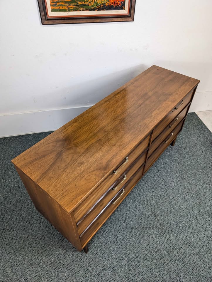 Excellent Mid Century Modern 6 Drawer Lowboy Dresser by Broyhill Lenoir