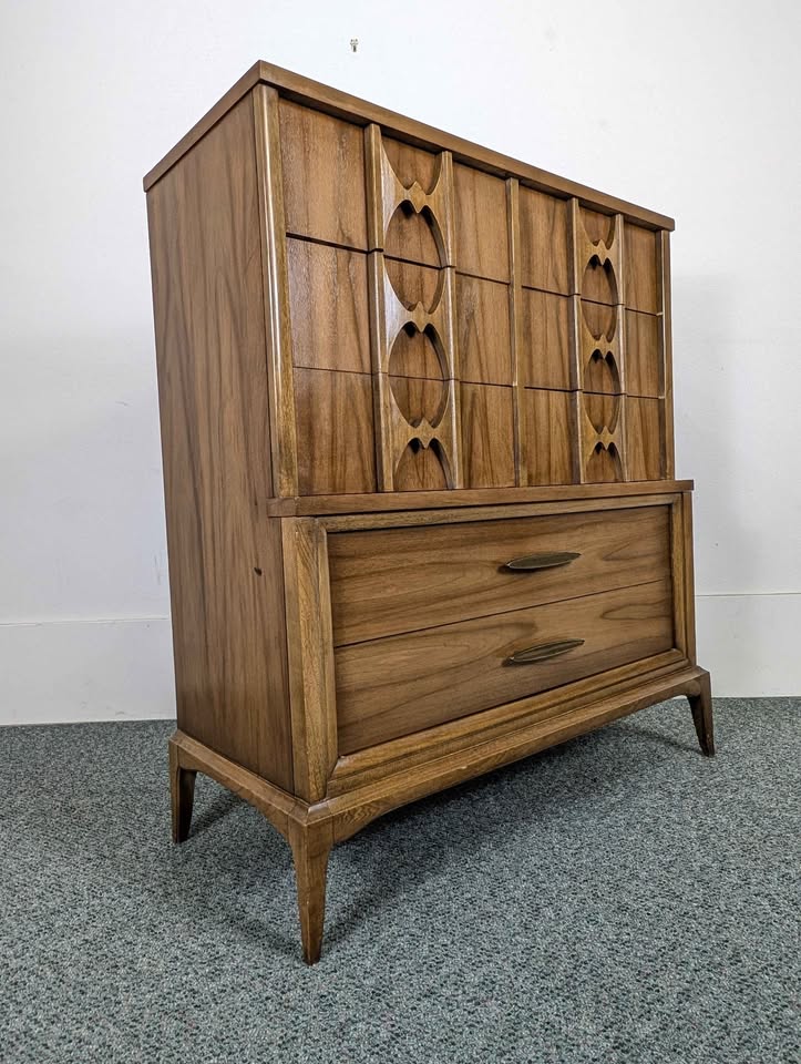 Mid Century Modern Vintage 8 Drawer Walnut Highboy