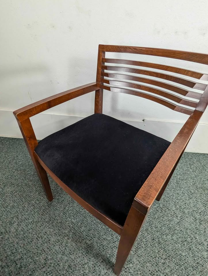 Gorgeous Pair of Ricchio Dining Chairs by Knoll