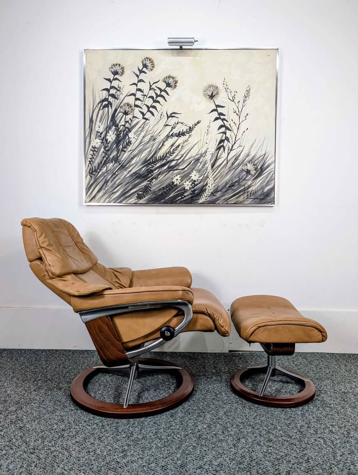 Ekornes Stressless Reno Collection Leather Lounge Chair Recliner & Ottoman