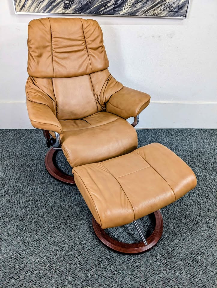 Ekornes Stressless Reno Collection Leather Lounge Chair Recliner & Ottoman