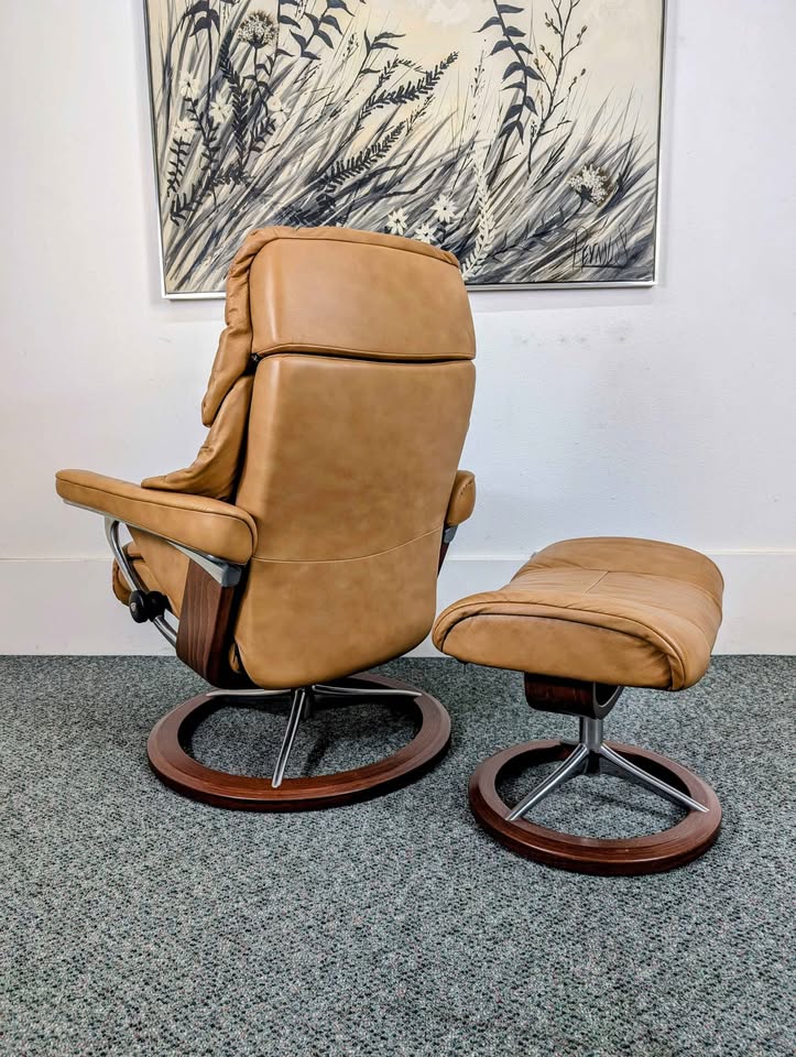 Ekornes Stressless Reno Collection Leather Lounge Chair Recliner & Ottoman