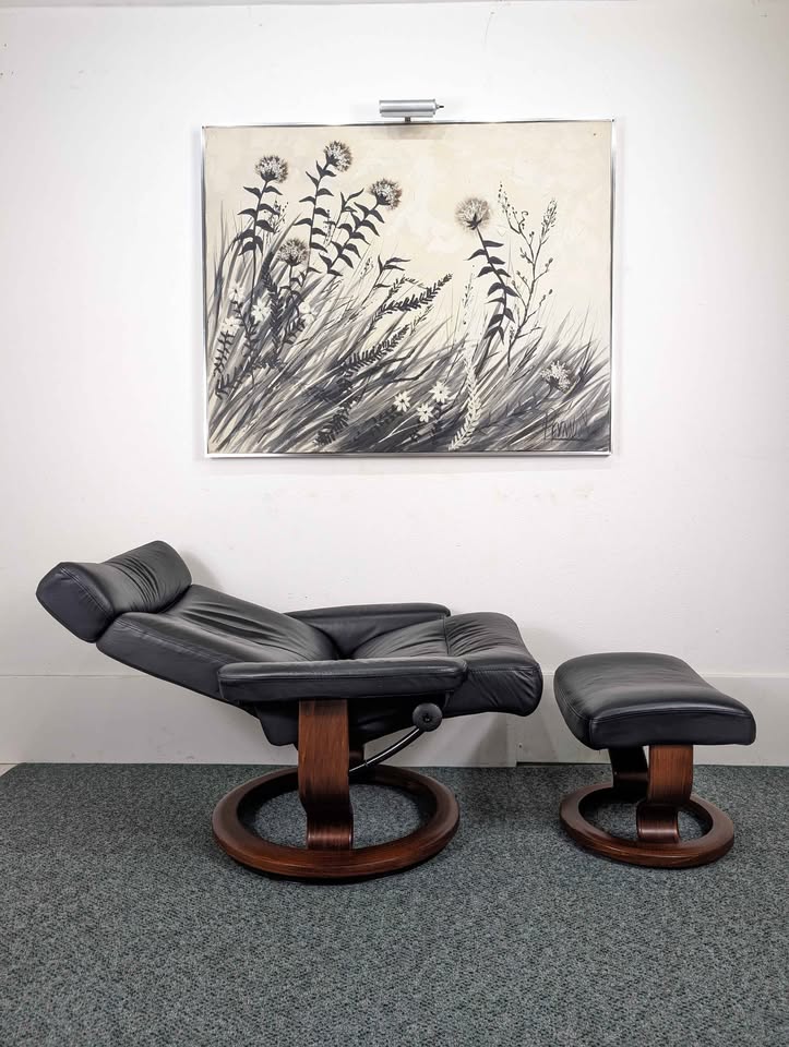 Ekornes Stressless Black Leather Lounge Chair Recliner & Ottoman