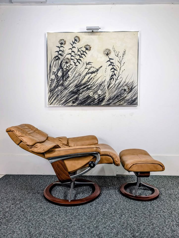 Ekornes Stressless Reno Collection Leather Lounge Chair Recliner & Ottoman