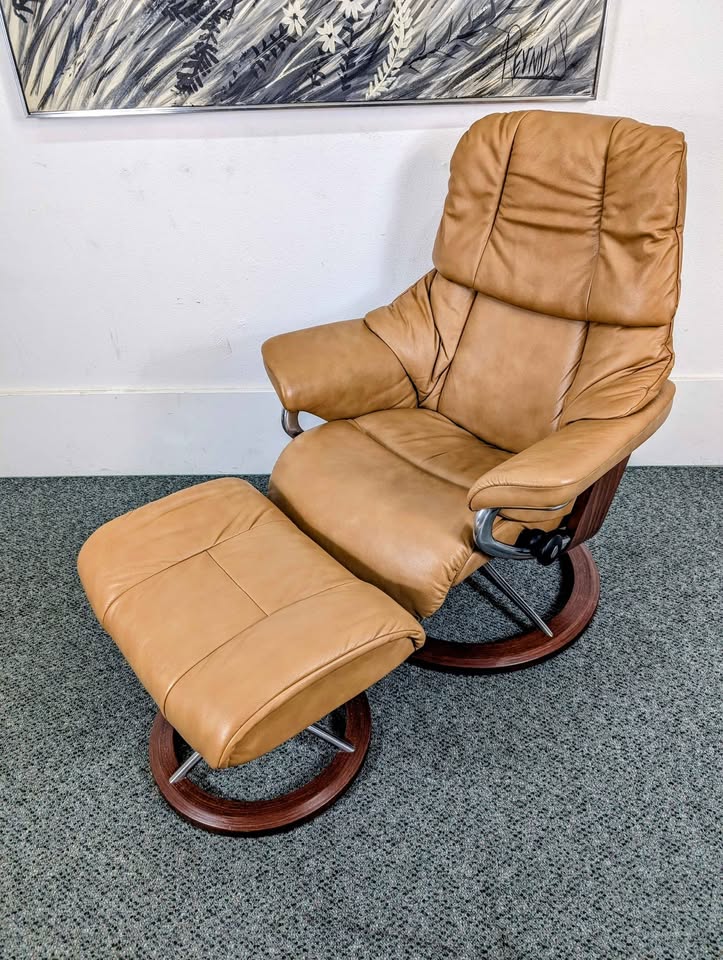 Ekornes Stressless Reno Collection Leather Lounge Chair Recliner & Ottoman